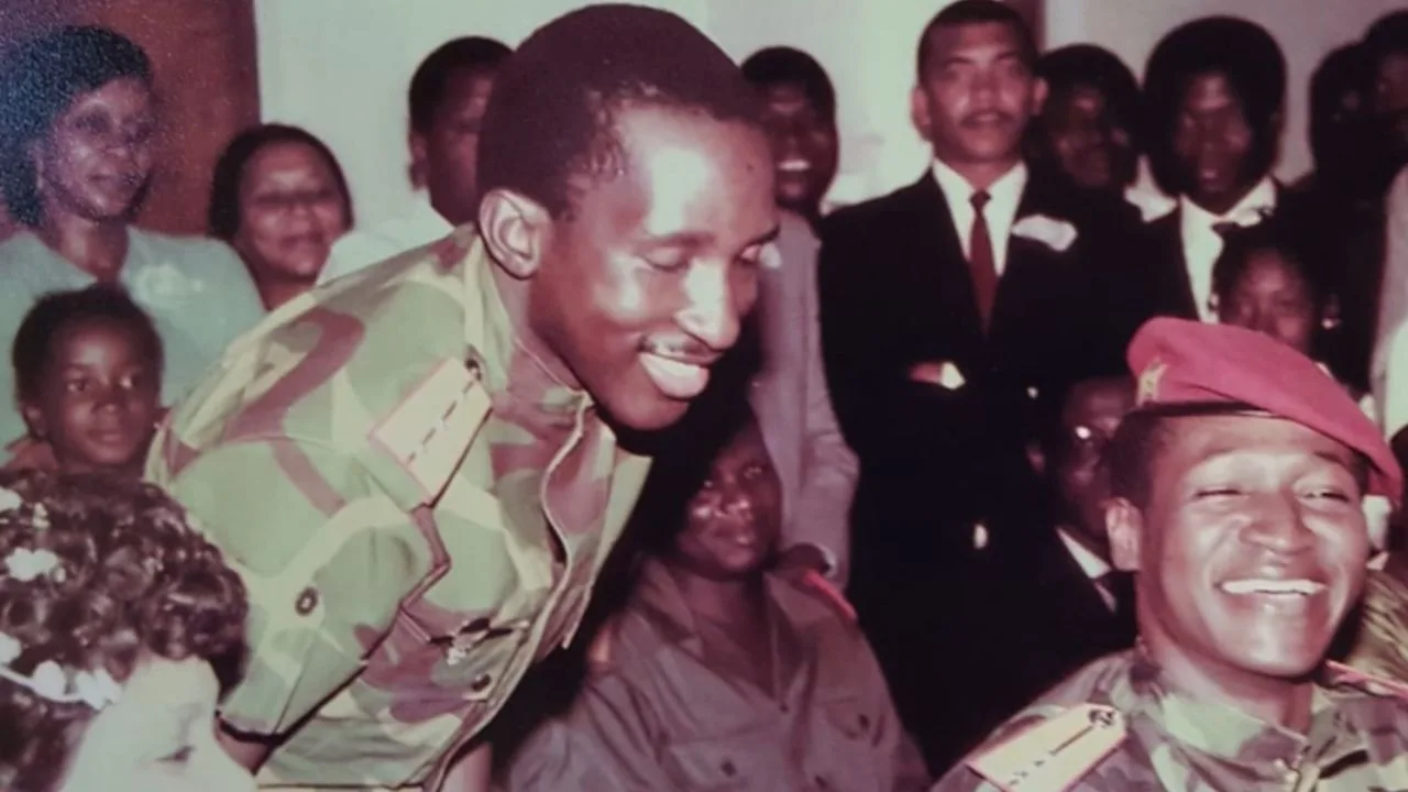 Blaise Compaoré (D) era braço direito de Thomas Sankara na revolução de 1983