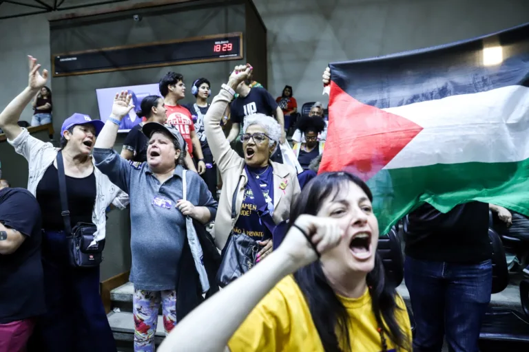 Oposição pede cassação de Nádia após repressão em protesto contra privatização do Dmae