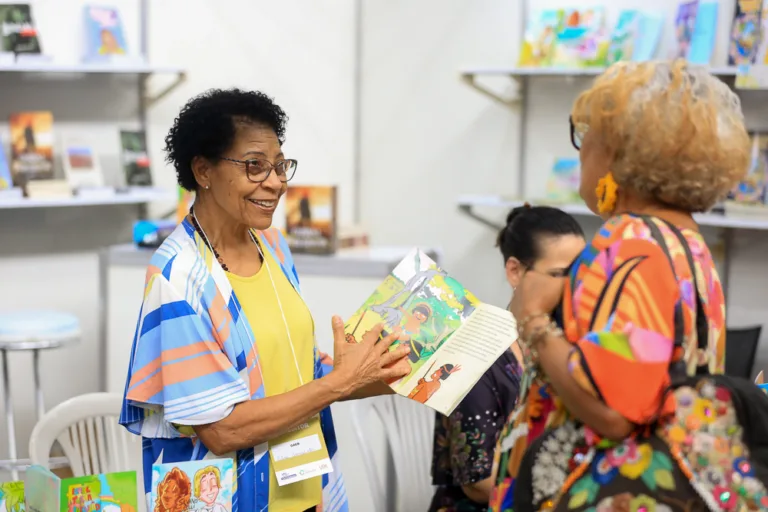 Nos últimos dias, Bienal do Livro de Pernambuco tem Mia Couto, Mary Del Priore e Raphael Montes