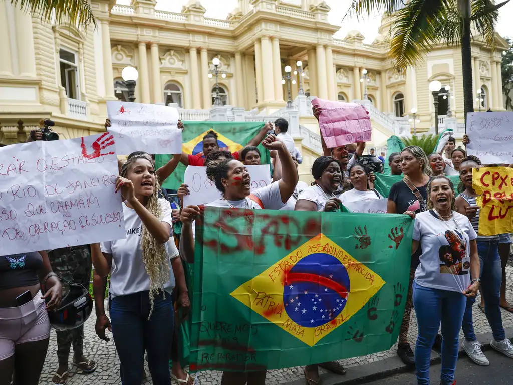 'Tráfico está nos grandes poderes do asfalto': lideranças de favelas condenam operação no Rio