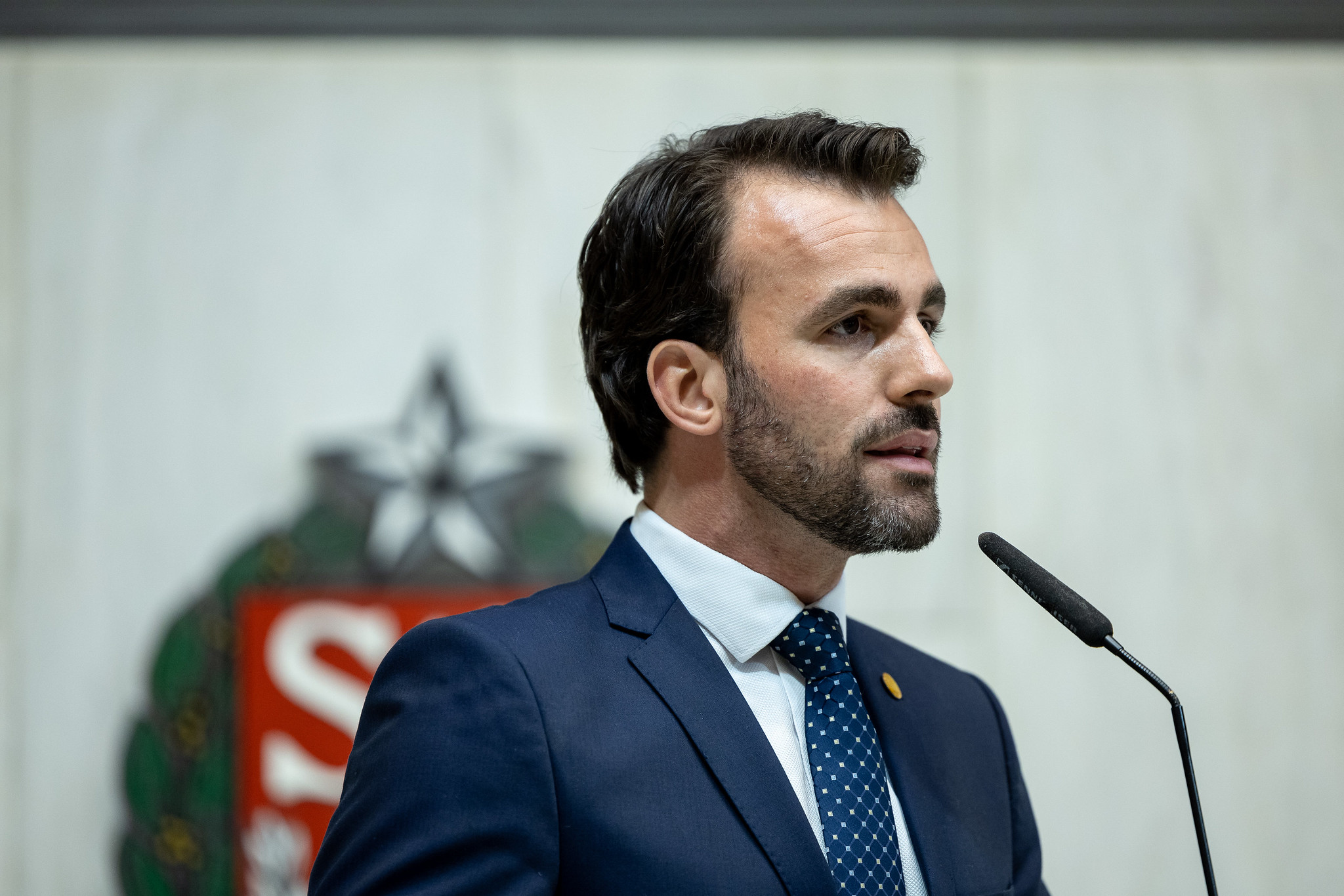 Deputado Lucas Bove (PL) é acusado de agressão física e psicológica pela ex-esposa, influenciadora Cíntia Chagas; Alesp arquivou caso em agosto deste ano