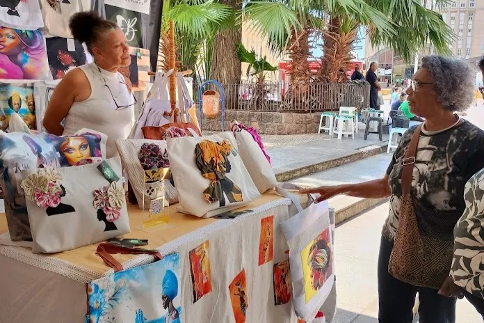 Feira Pretas Organizadas ocupa a Praça XV com empreendedorismo e cultura negra