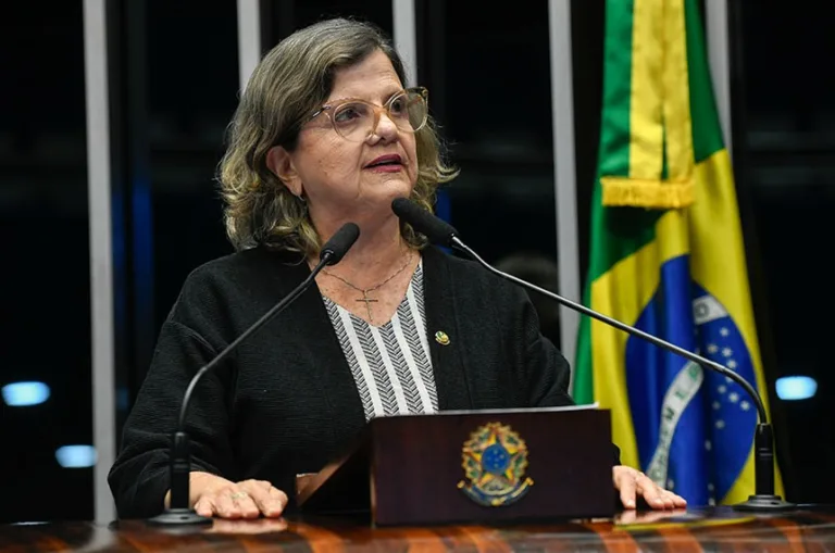 Lula anuncia Teresa Leitão como líder no Senado com a missão de aprovar fim da escala 6x1