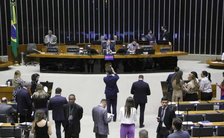 MP que taxa bancos, bets e bilionários vence na quarta e precisa ser aprovada no Congresso