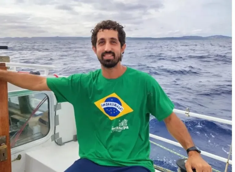 Brasileiro da Flotilha de Gaza deportado por Israel chega ao Rio de Janeiro nesta segunda