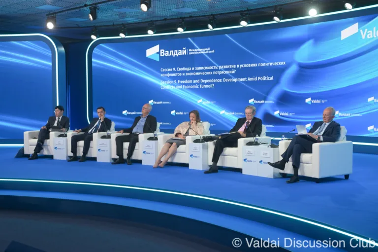Rússia é 'vanguarda na luta por um mundo multipolar', diz economista Paulo Nogueira Jr.