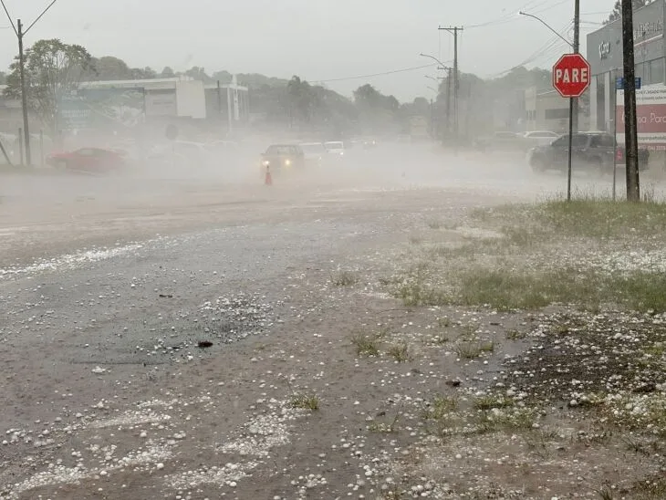 Mais de 5 mil casas foram atingidas, segundo estimativas de autoridades e órgãos especializados em meteorologia