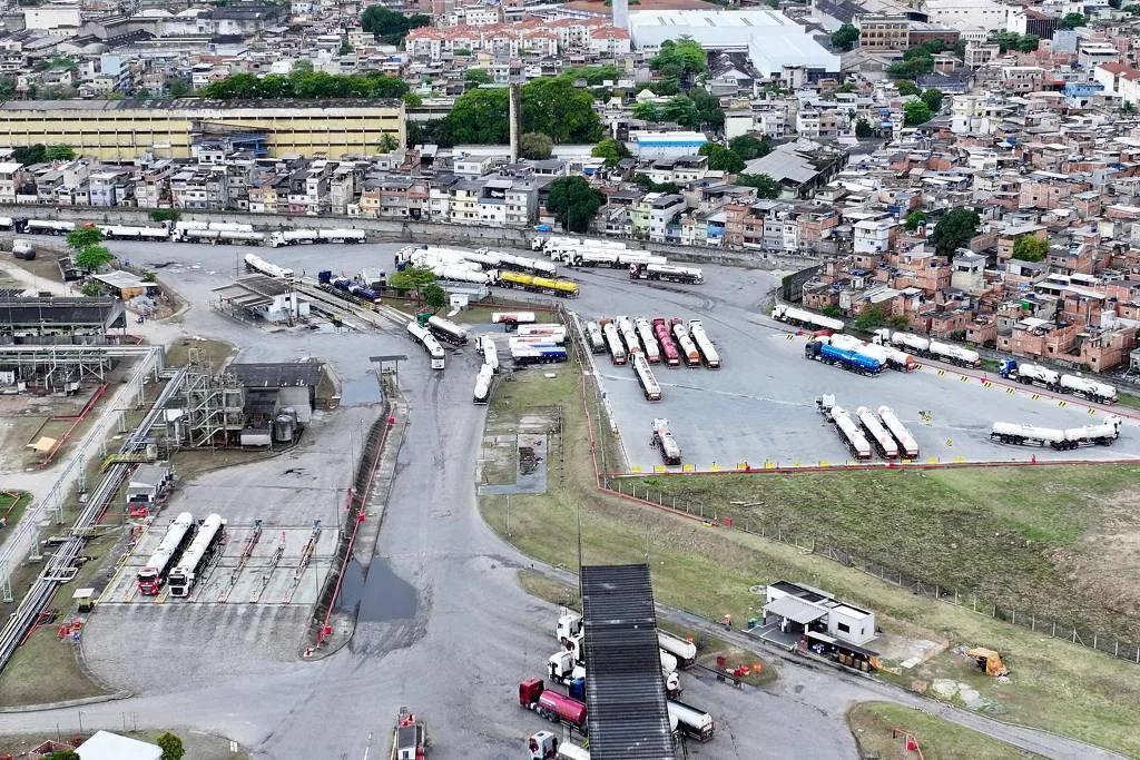 Refinaria de Manguinhos, do grupo Fit, no Rio de Janeiro