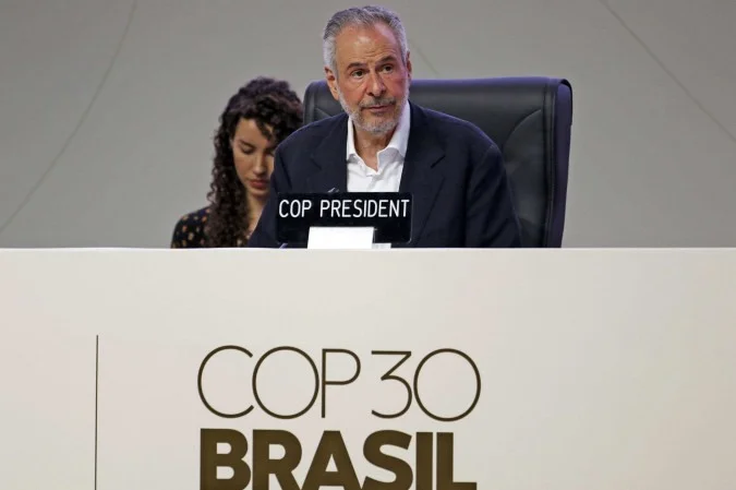 Depois de frustração com rascunho de texto final, Lago convoca balanço