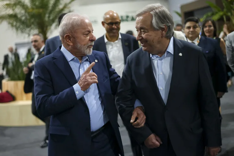 Lula retorna a Belém para 'destravar negociações' na reta final da COP30