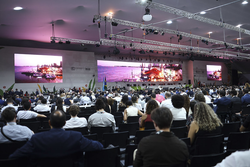 Financiadores de desinformação climática marcam presença nas COPs