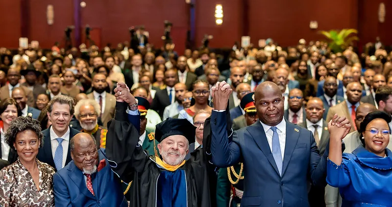 Pela 42ª vez, Lula recebe o título de doutor honoris causa; dessa vez, em Moçambique