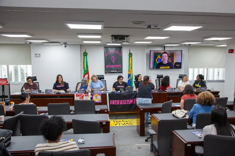 Seminário aponta caminhos e compromissos para enfrentar feminicídios no RS