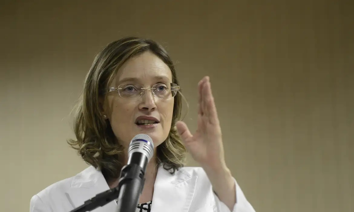 “Legislativo não pode desfazer atos do Executivo e invadir competências de outras instituições”, destaca deputada Maria do Rosário