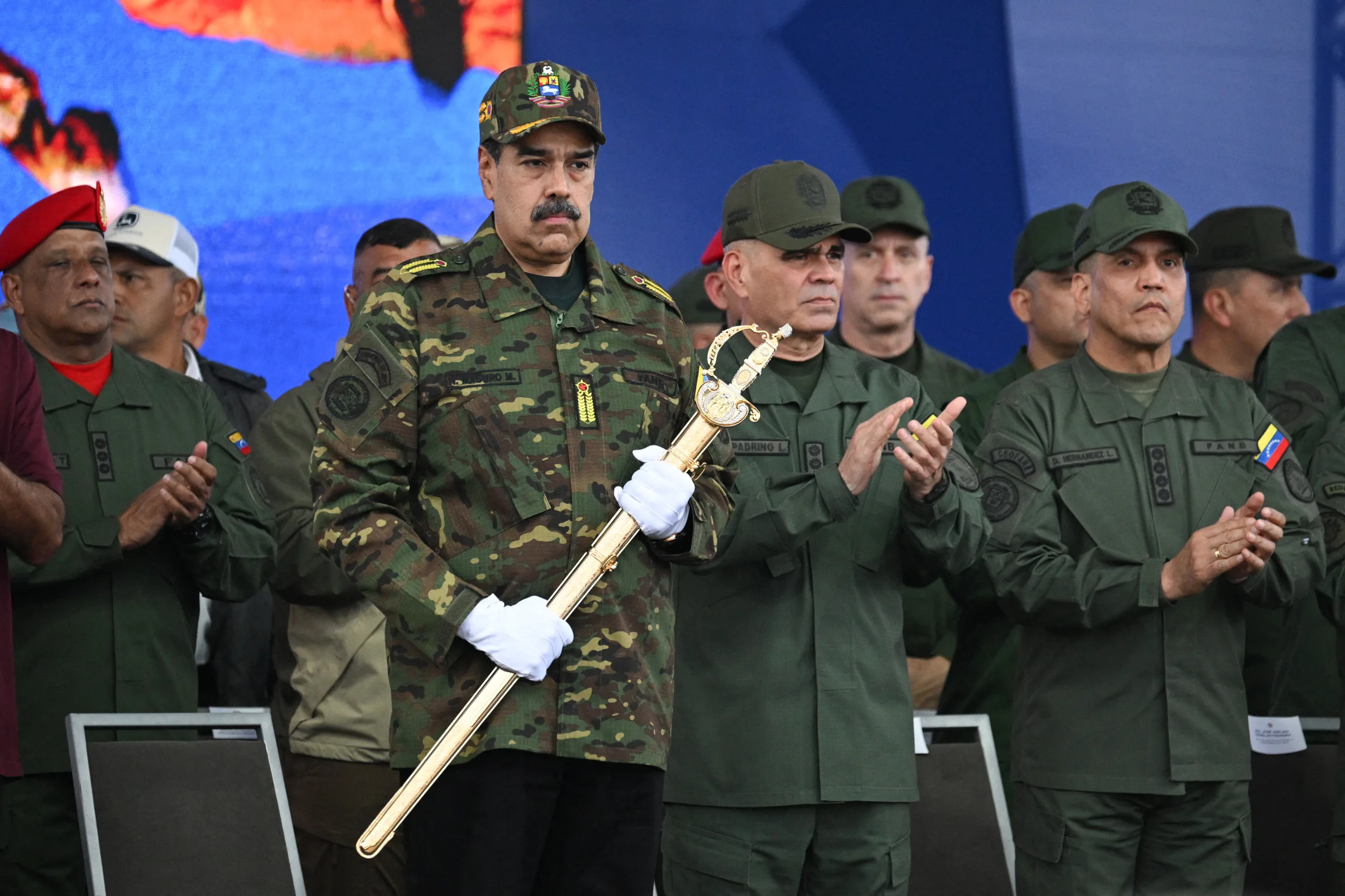 Presidente Nicolás Maduro afirmou que a população venezuelana está pronta para pegar em armas