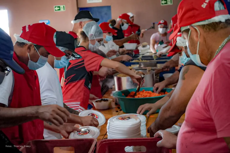 A potência política das cozinhas solidárias