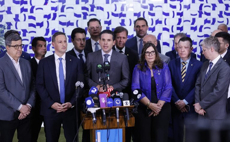 Nova versão do texto deixa de classificar as práticas do crime organizado como terrorismo e restabelece o papel das instituições de investigação