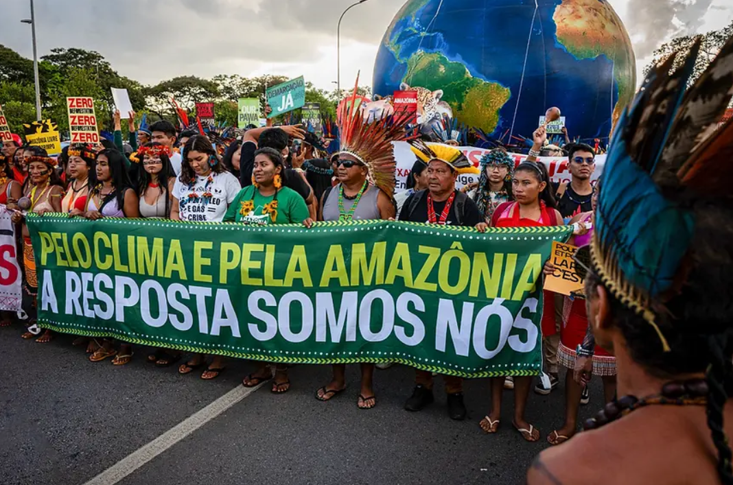 Povos indígenas, ribeirinhos, quilombolas, camponeses e outros grupos constroem a Cúpula dos Povos.