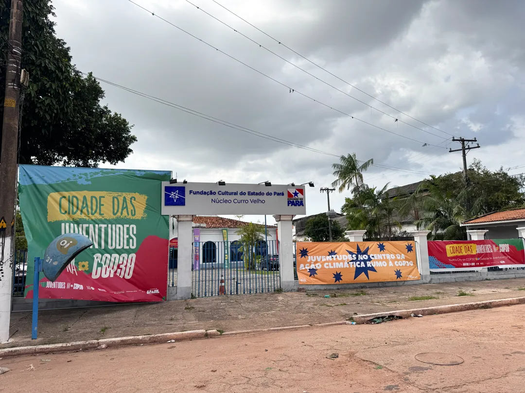 às margens da Baia do Guajará, o Curro Velho tornou-se a Cidade das Juventudes, abrigando cerca de 200 jovens de 80 países