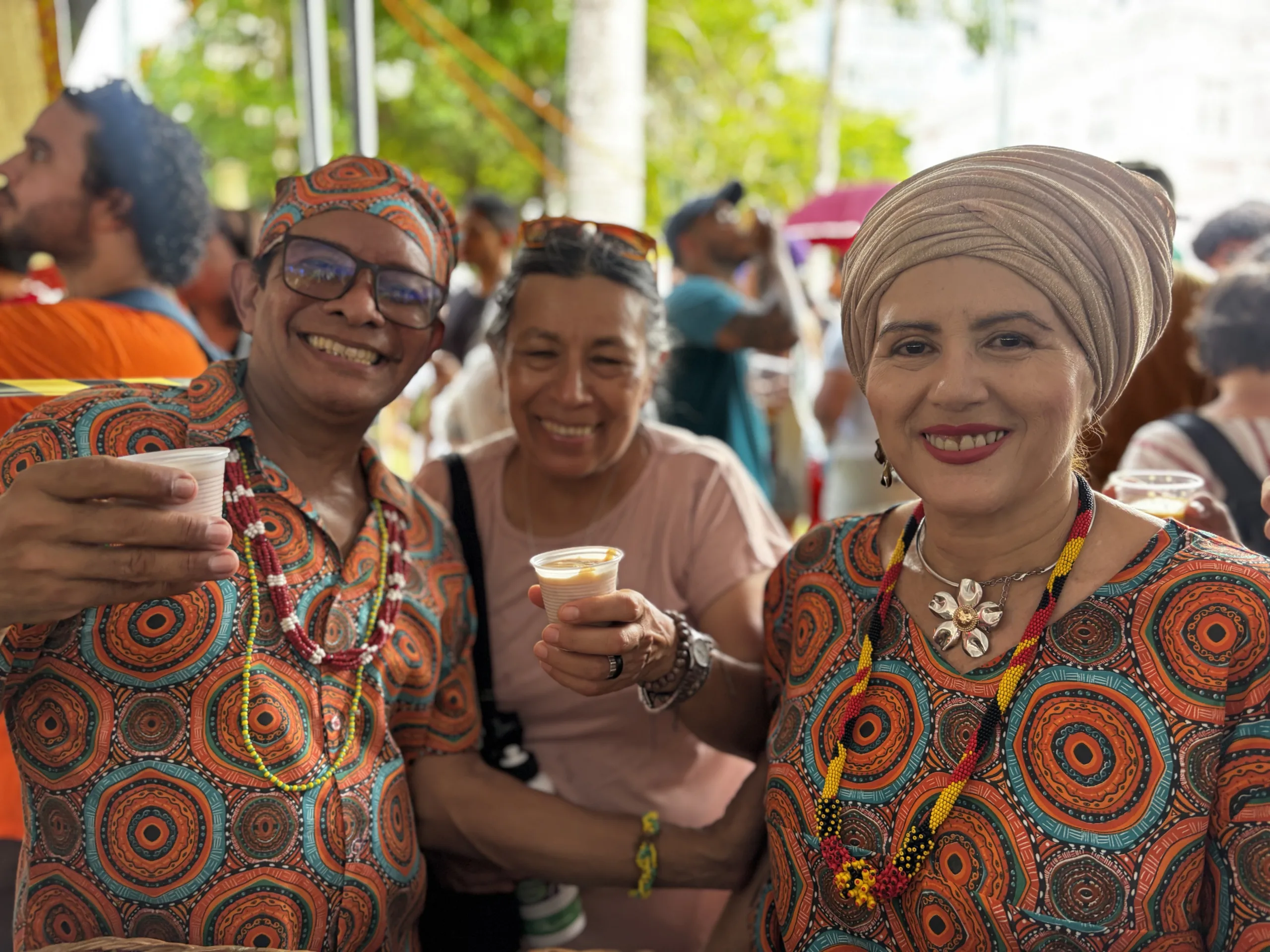 Na Praça da República, em Belém, agricultores ofereceram banquete com alimentos agroecológicos aos participantes da Cúpula dos Povos