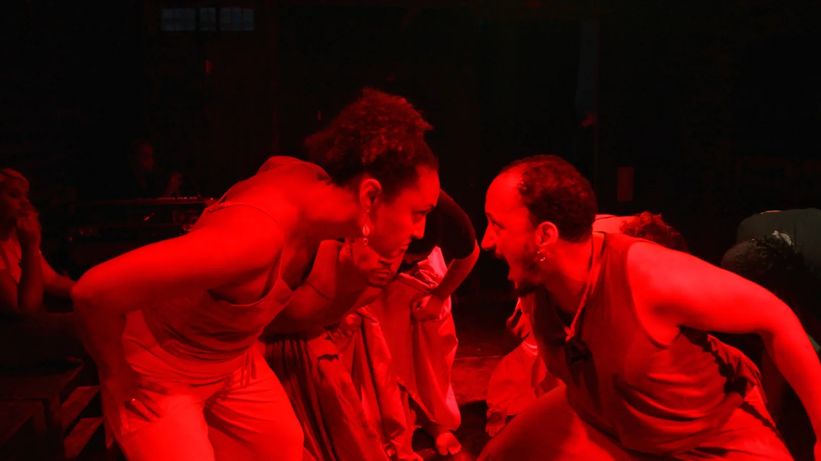 Cena da peça teatral "Ebó como Oferenda", do grupo teatral pernambucano O Poste
