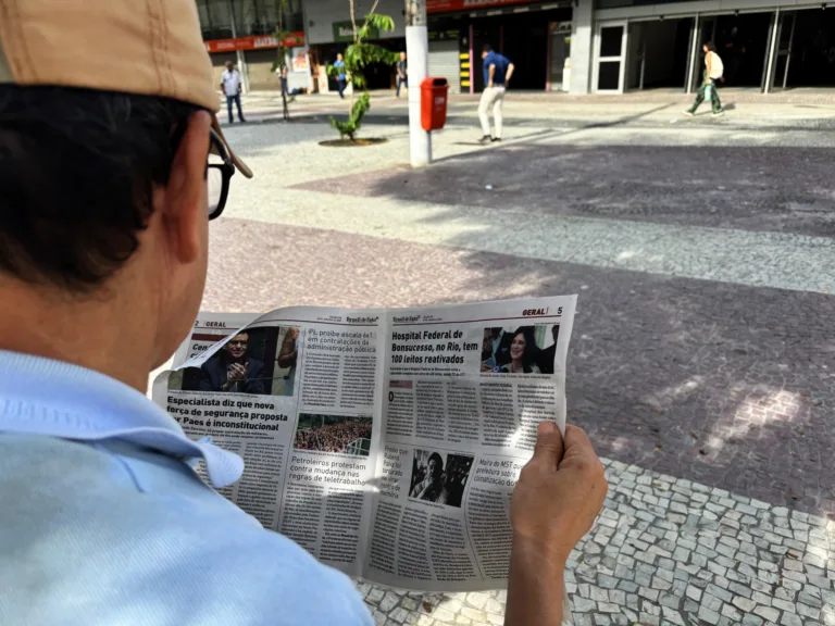 Prisão de Bolsonaro e caderno de saúde popular são destaques no tabloide do Brasil de Fato RJ