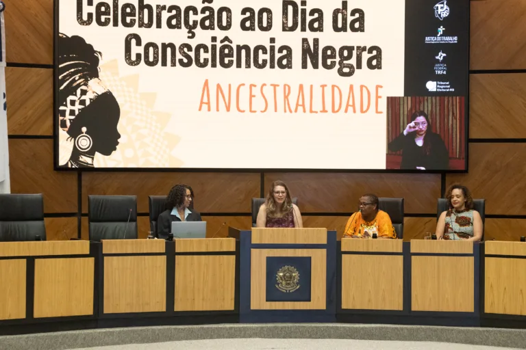 Clubes negros e quilombos urbanos são destacados como espaços de resistência e cultura
