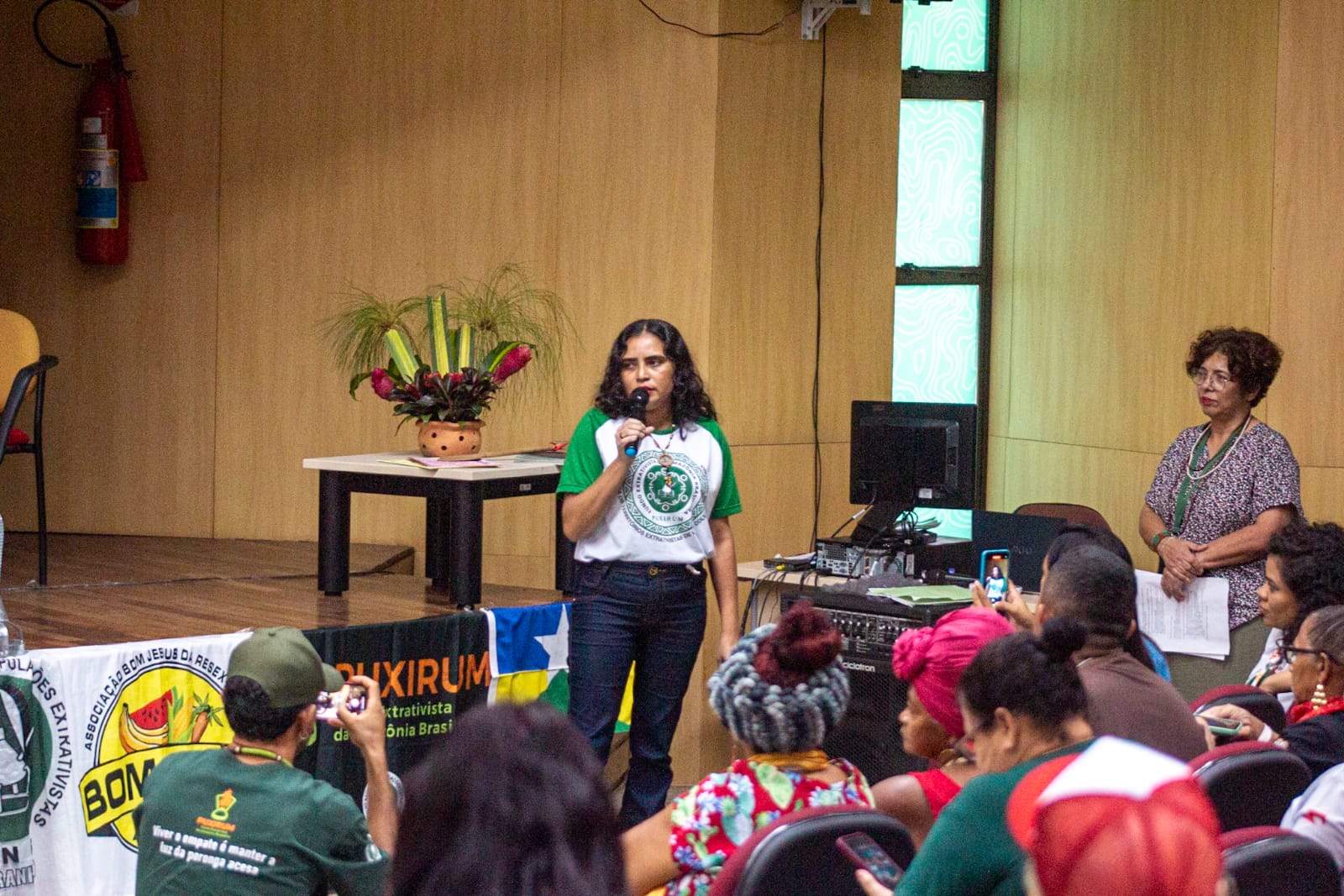 Ela vendeu açaí para chegar à COP30 e defender seu território