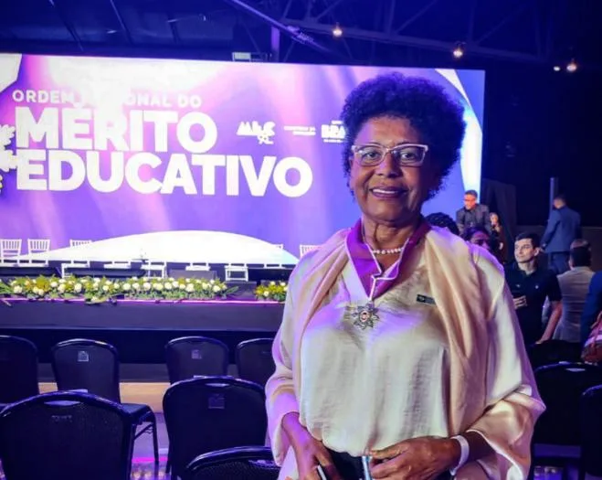 “Sementes que estão jogadas por todo país, e estrada da equidade de raça, de gênero, dos LGBT não para mais”, diz escritora