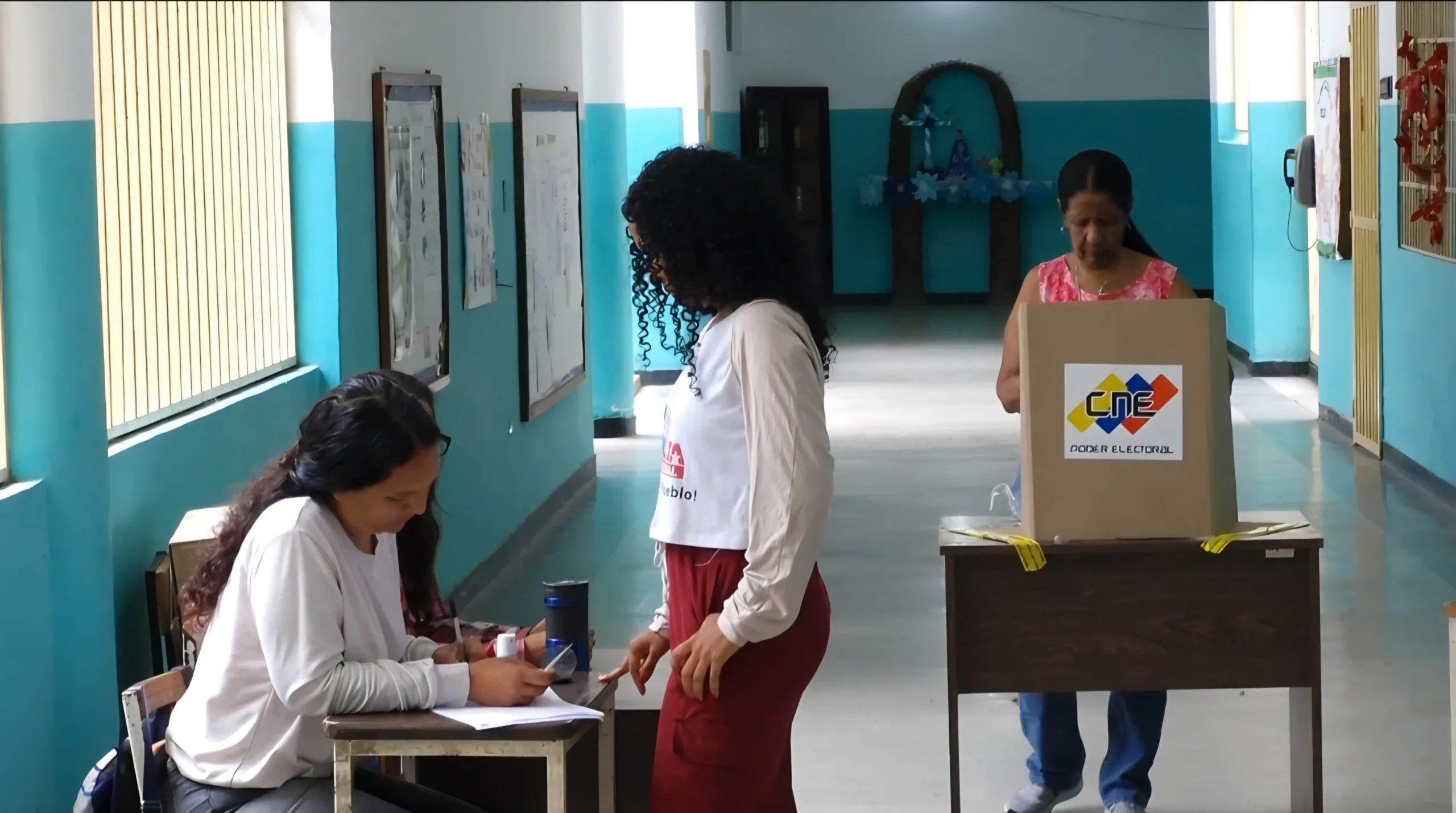 Venezuelanos votam na quarta Consulta Popular de 2025