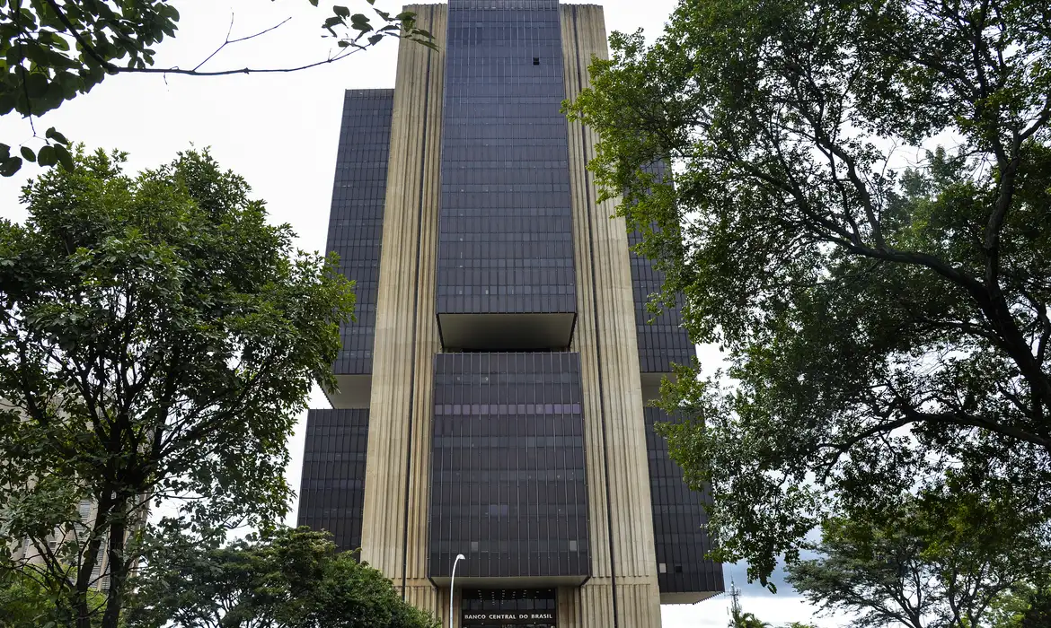 O Comitê de Política Monetária (Copom) manteve a Taxa Selic, juros básicos da economia, em 15% ao ano