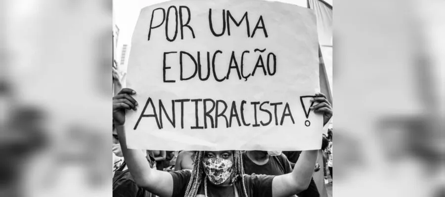 “Queremos falar não apenas da aplicação das leis sobre educação para as relações étnico-raciais, mas também sobre como as instituições de ensino articulam e constroem pontes para uma educação de qualidade e antirracista", afirma Bruna Rodrigues