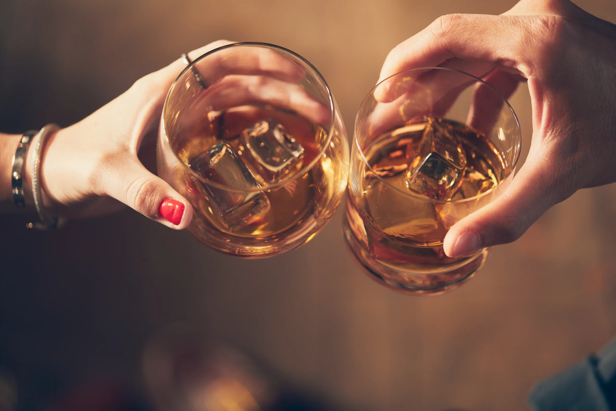 Whisky e outros destilados adulterados respondem por quase a totalidade de contaminações no Brasil