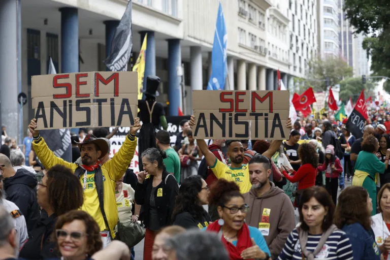 ‘Histórico’: Movimentos populares celebram início de punição dos condenados por trama golpista