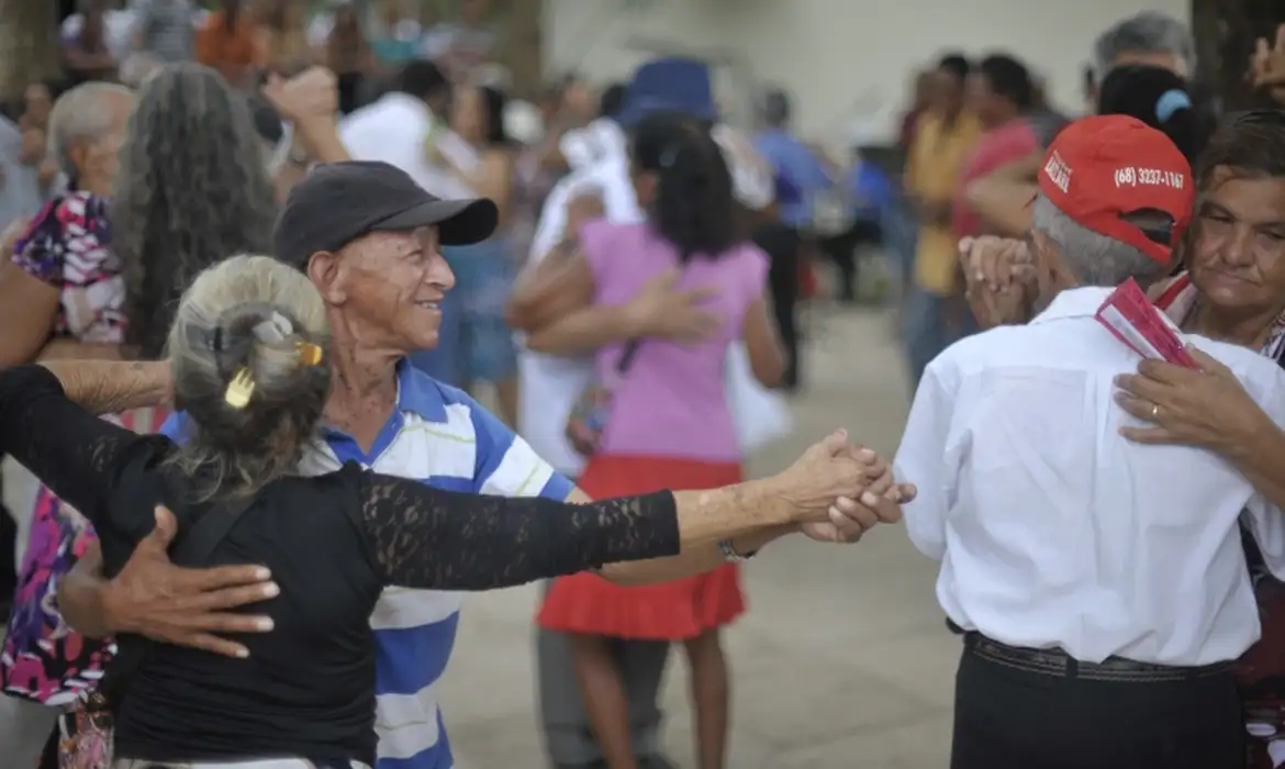 As mulheres vivem, em média, 6,6 anos a mais que os homens