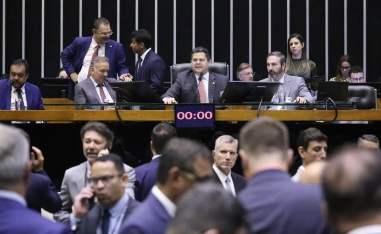 Segurança pública fica para 2026 e Congresso foca em orçamento na última semana do Legislativo