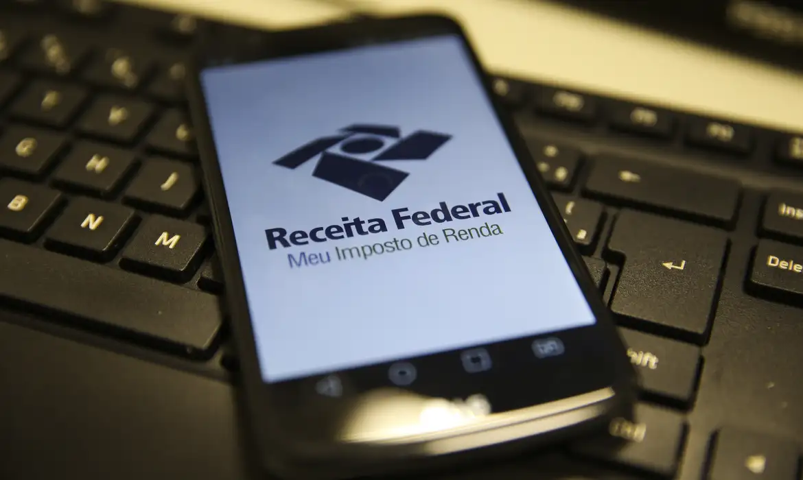 Lula sancionou isenção do Imposto de Renda para quem ganha até R$ 5 mil nesta quarta-feira (26)
