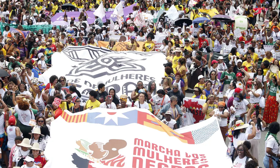 Marcha das Mulheres Negras reuniu mais de 300 mil pessoas em Brasília por reparação e bem viver