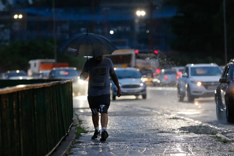 Chuva intensa com ventos acima de 100km/h deve atingir Sul, Sudeste e Centro-Oeste no domingo