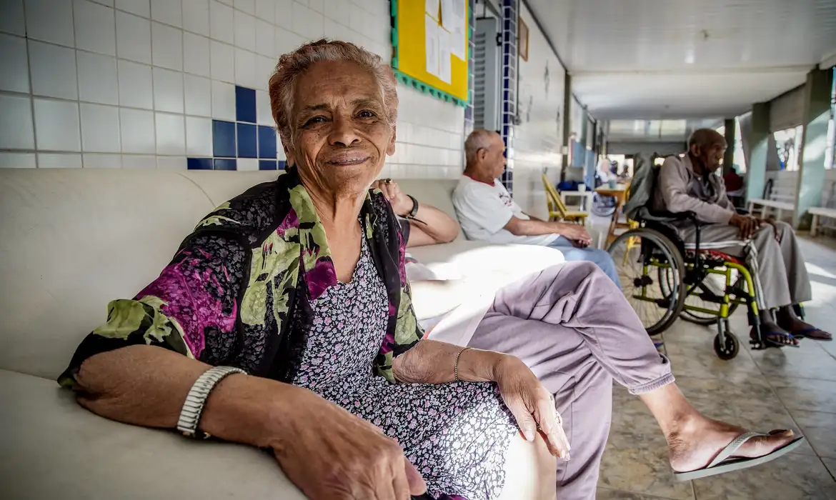 Enem privilegia direitos humanos e cidadania ao abordar envelhecimento na redação
