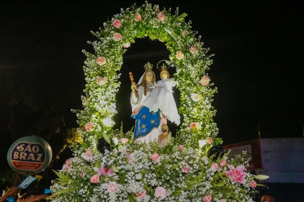 Fiéis participam de missas, procissões e homenagens durante nove dias de celebrações