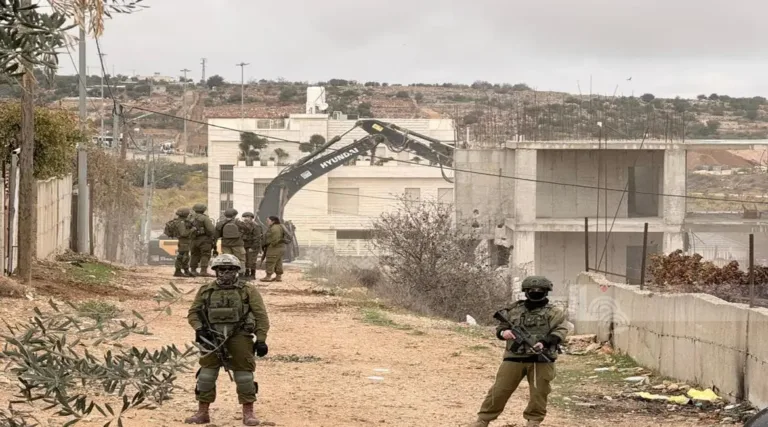 Israel lança ofensiva na Cisjordânia e deixa 50 mil palestinos cercados em várias cidades