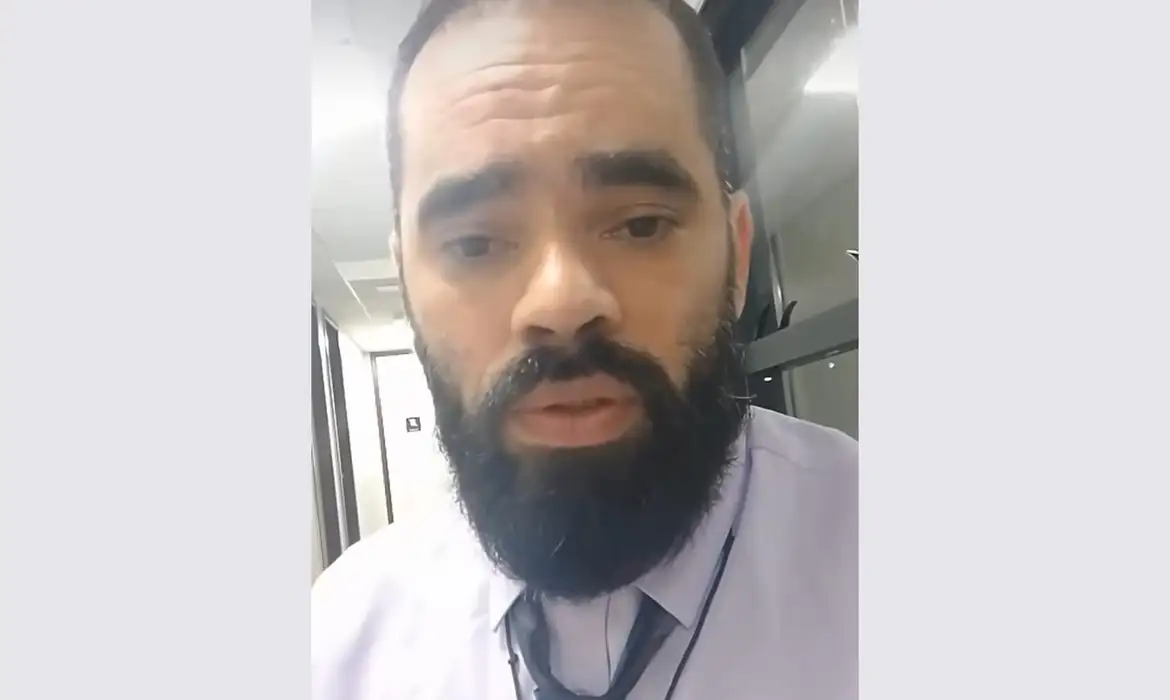 Ismael Lopes foi hostilizado por apoiadores de Bolsonaro em vigília
