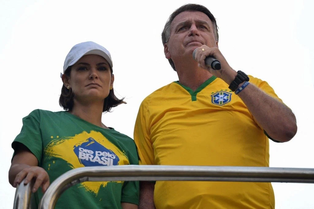 Michelle Bolsonaro contrariou filhos do ex-presidente ao rejeitar aliança do PL com Ciro Gomes no estado