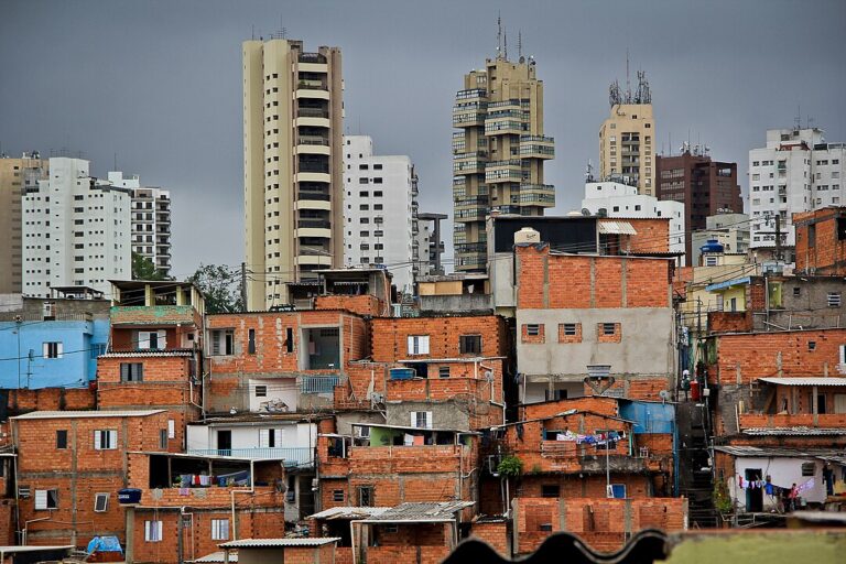 Calor de 45°C em favela é alerta para justiça social, adverte arquiteto