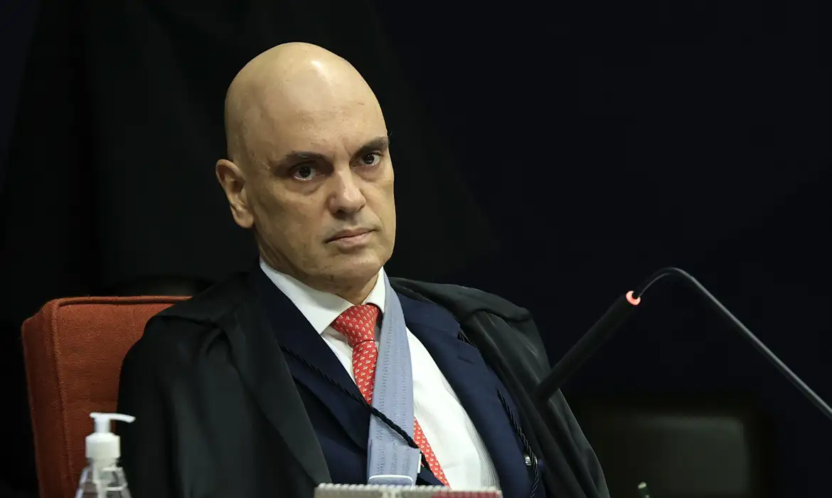 Para cientista político, acusações a Moraes no caso Banco Master são manobra para atingir STF