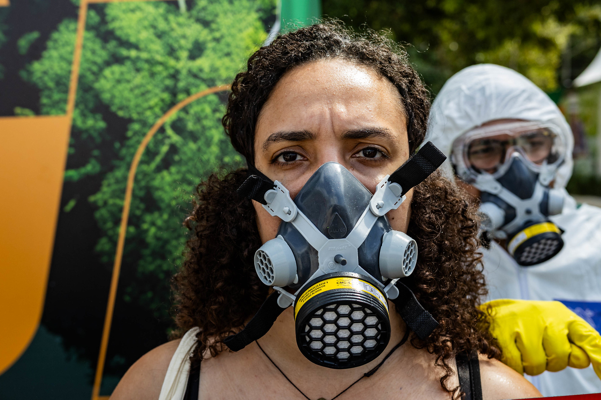 Brasil é o maior consumidor de agrotóxicos do mundo e especialistas alertam para consequências devastadoras.