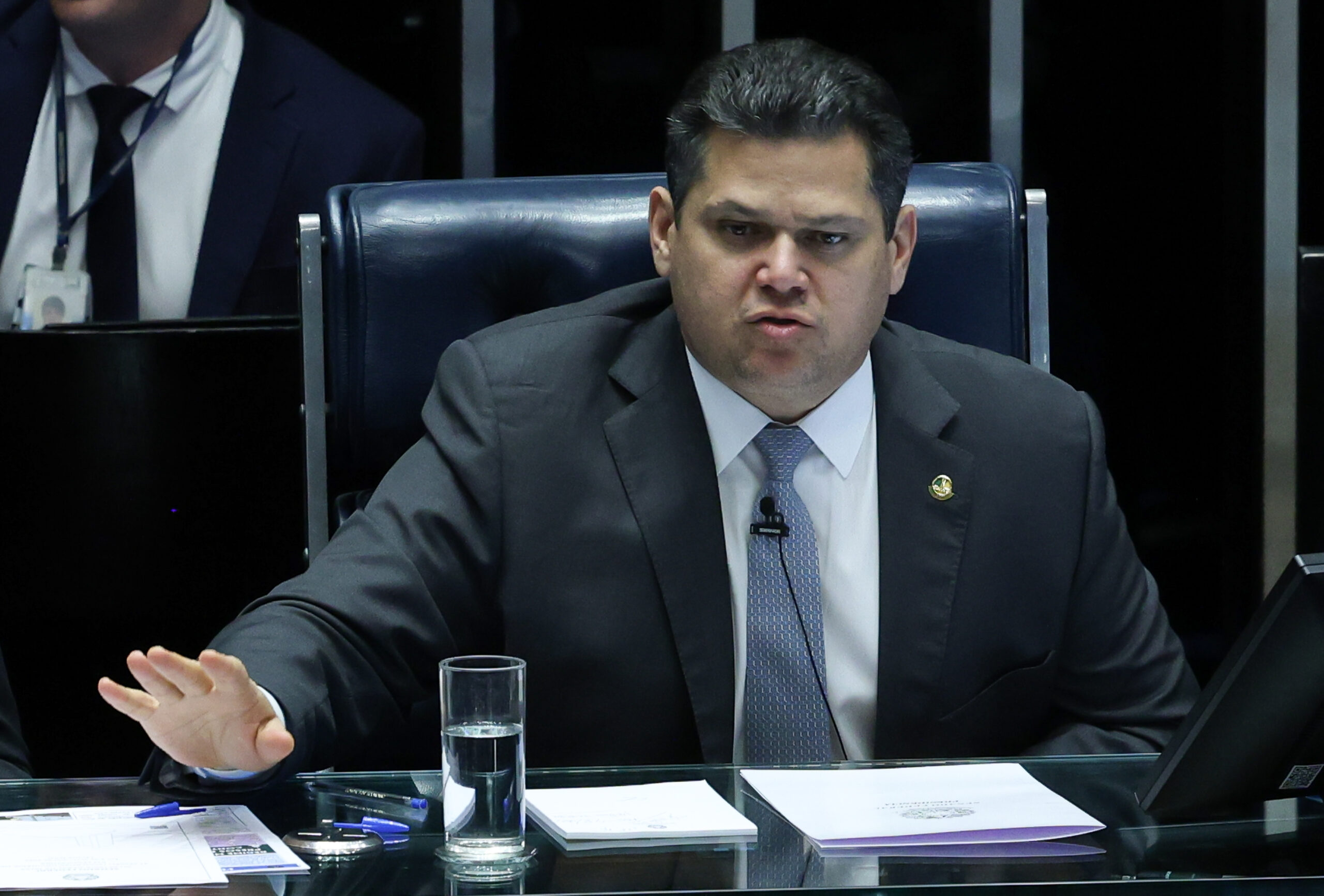 ‘Alcolumbre quer sabotar reeleição de Lula’, afirma cientista político sobre atraso na votação do fim da escala 6×1