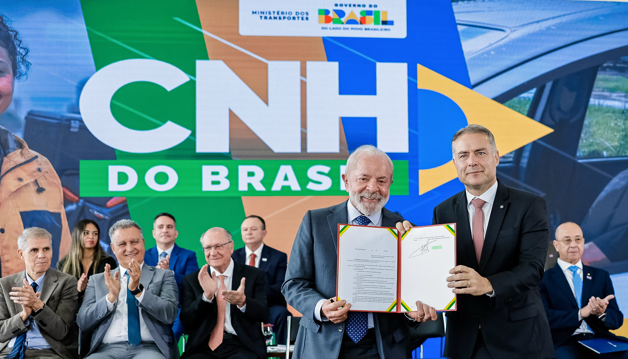 Presidente Lula e o ministro dos Transportes, Renan Filho.
