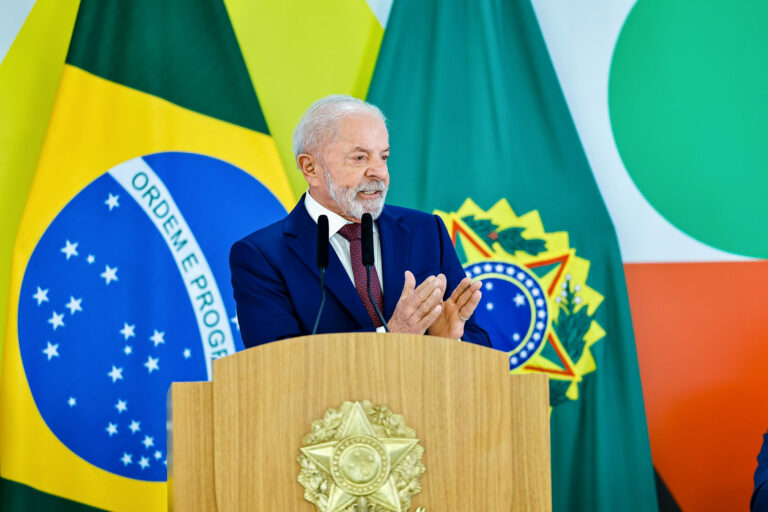 Lula diz que vai falar com Trump antes do Natal para evitar guerra na Venezuela